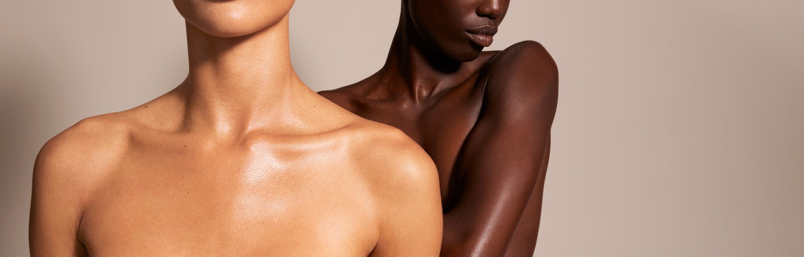 Zwei Frauen mit gepflegter, strahlender Haut